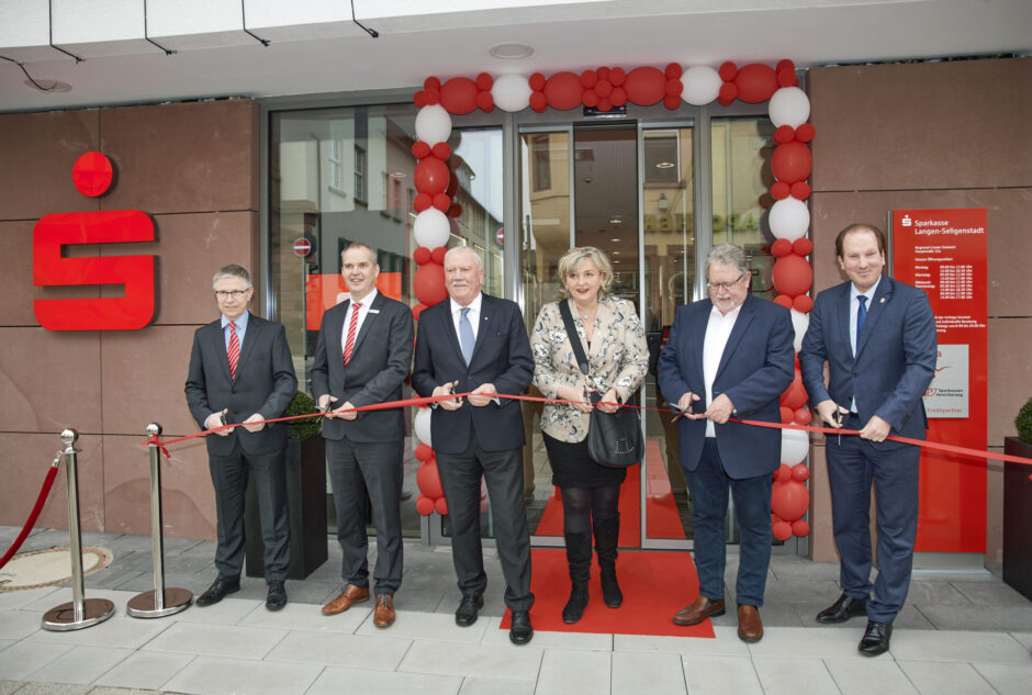 Banking neu erleben: Sparkasse Langen-Seligenstadt eröffnet Neubau in der urbanen Stadtmitte Dreieich-Sprendlingen.